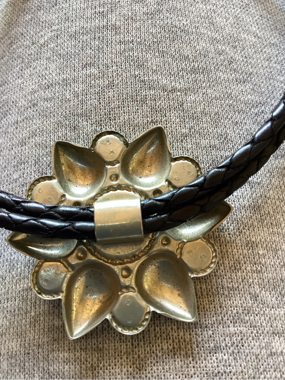 Bolo Tie Native American Bell Co.
vintage unworn.  *Not Sterling Silver* - Picture 4 of 5